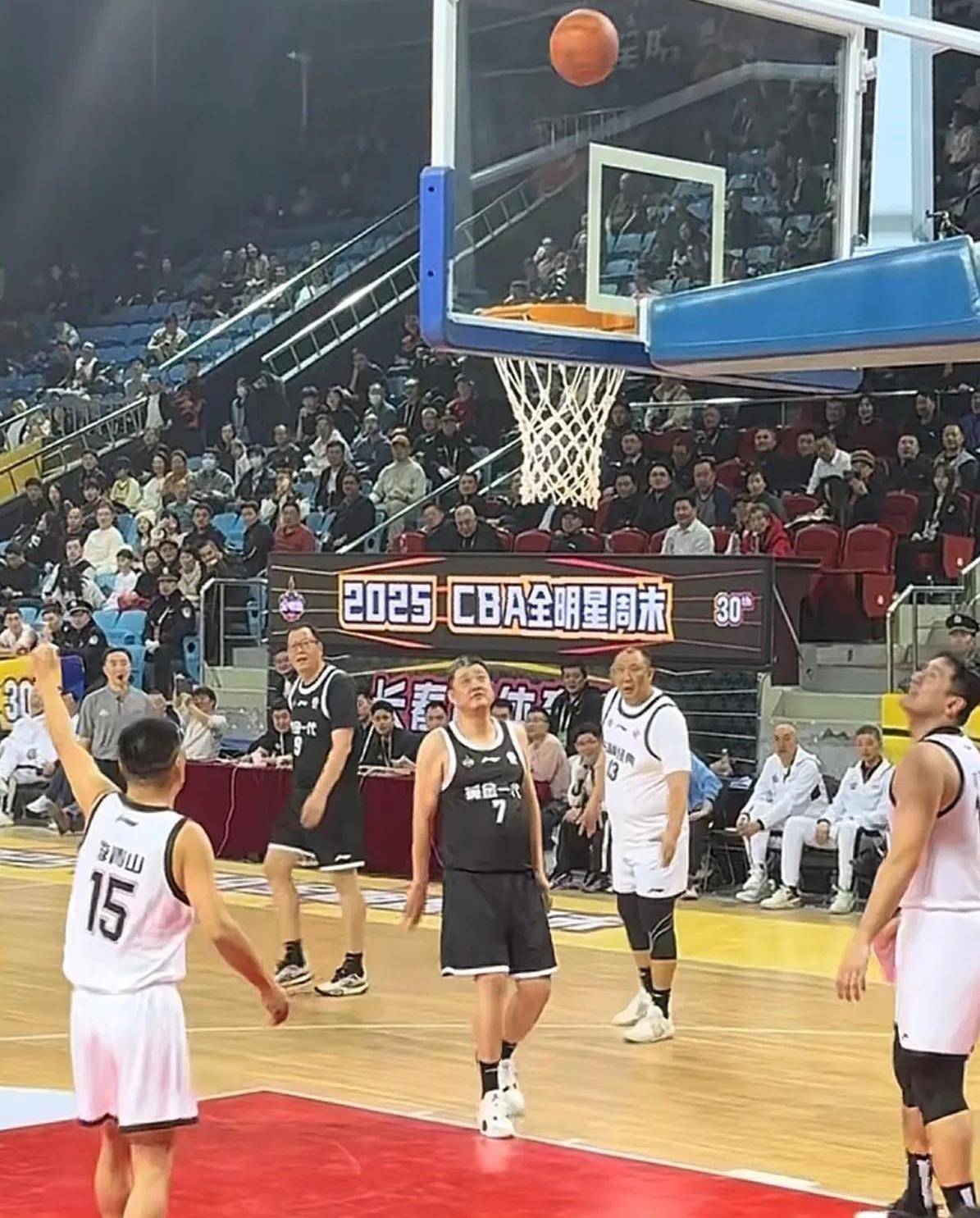 亚博体育-包含穆古鲁扎连续七场比赛得分超过锐不可当，MAD不断突破！比赛高潮迭起的词条-亚博体育