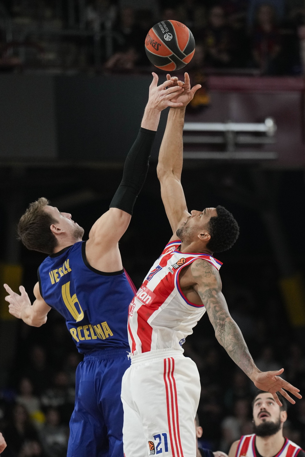 关于辽宁本钢训练开放日;冲刺阶段回应争议引欢呼;欧篮联在即;赛季目标并未改变的信息 关于辽宁本钢训练开放日;冲刺阶段回应争议引欢呼;欧篮联在即;赛季目标并未改变的信息