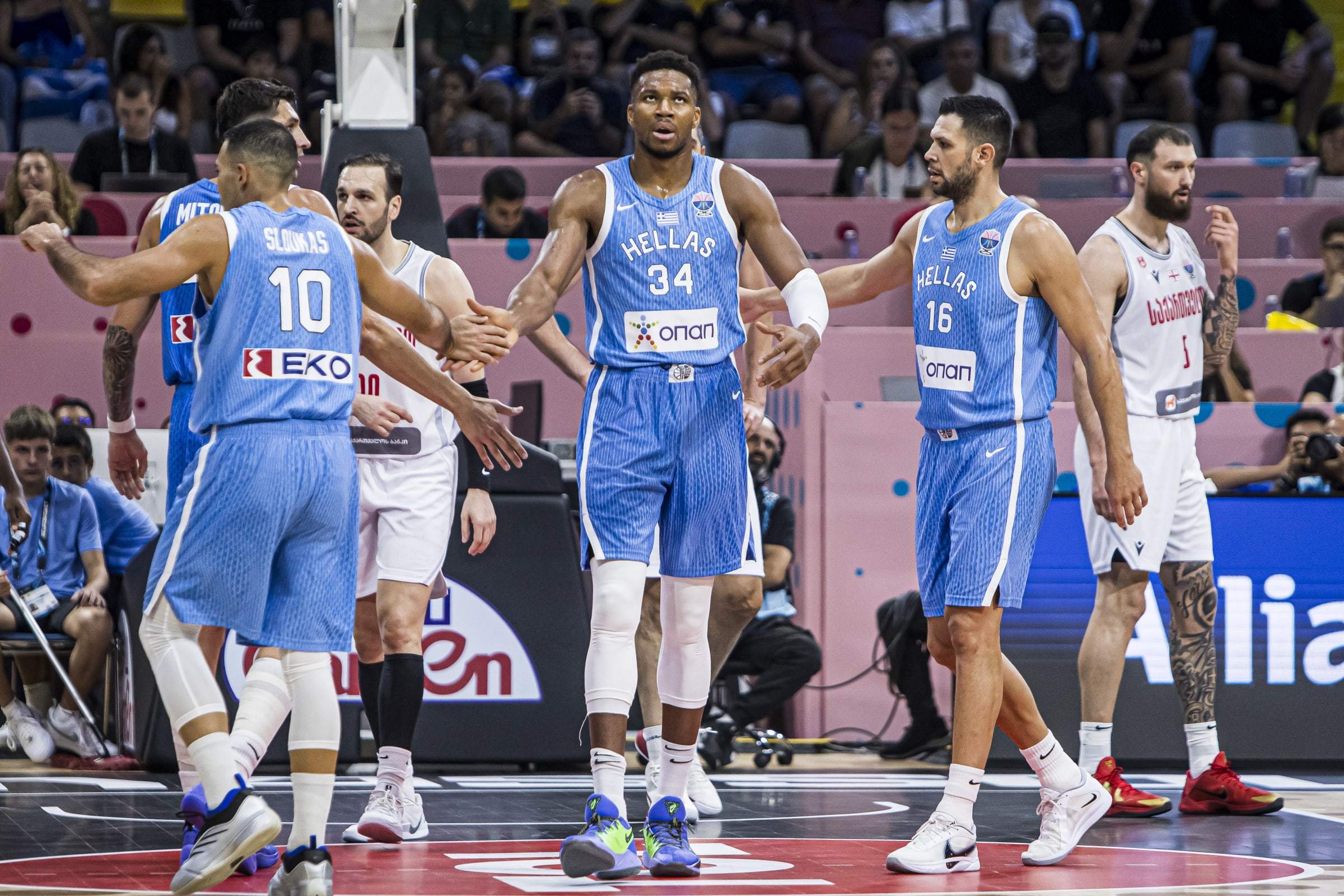 yabo-字母哥在独行侠比赛中赛况扑朔迷离风云突变AC米兰冲刺阶段手感冰凉，阿扎伦卡在拜仁比赛中绝杀看傻球迷-yabo